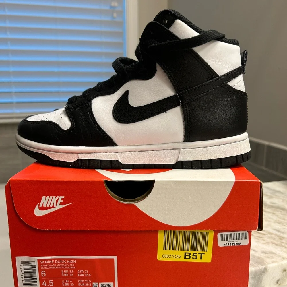 Nike Women’s Dunk High Black and White - Picture 4 of 7